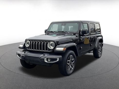 Used 2025 Jeep Wrangler Sahara image 7