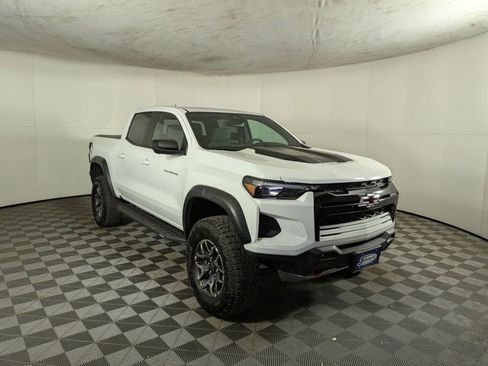 Certified 2024 Chevrolet Colorado ZR2 w/ Technology Package AWD/4WD image 11