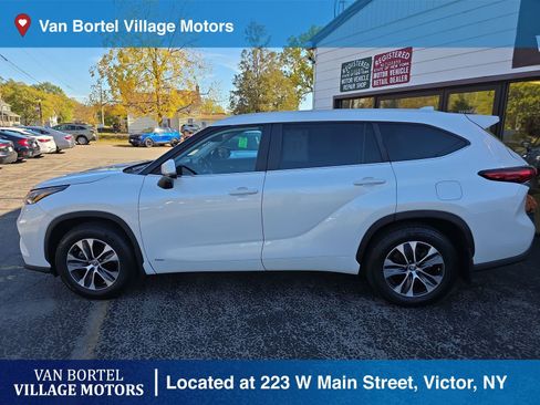 Used 2023 Toyota Highlander XLE image 8