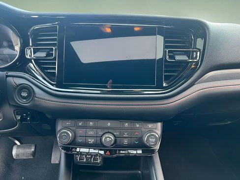 Used 2024 Dodge Durango GT image 13