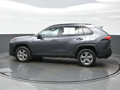 Used 2022 Toyota RAV4 LE AWD/4WD image 3