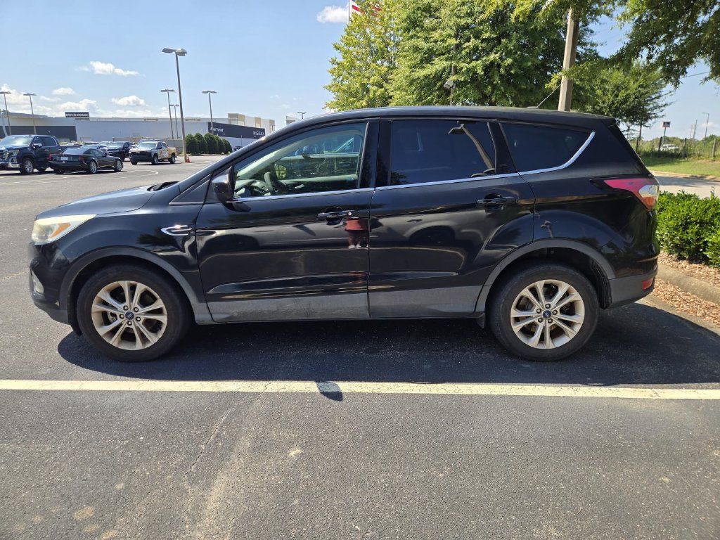 Used 2017 Ford Escape SE FWD image 4