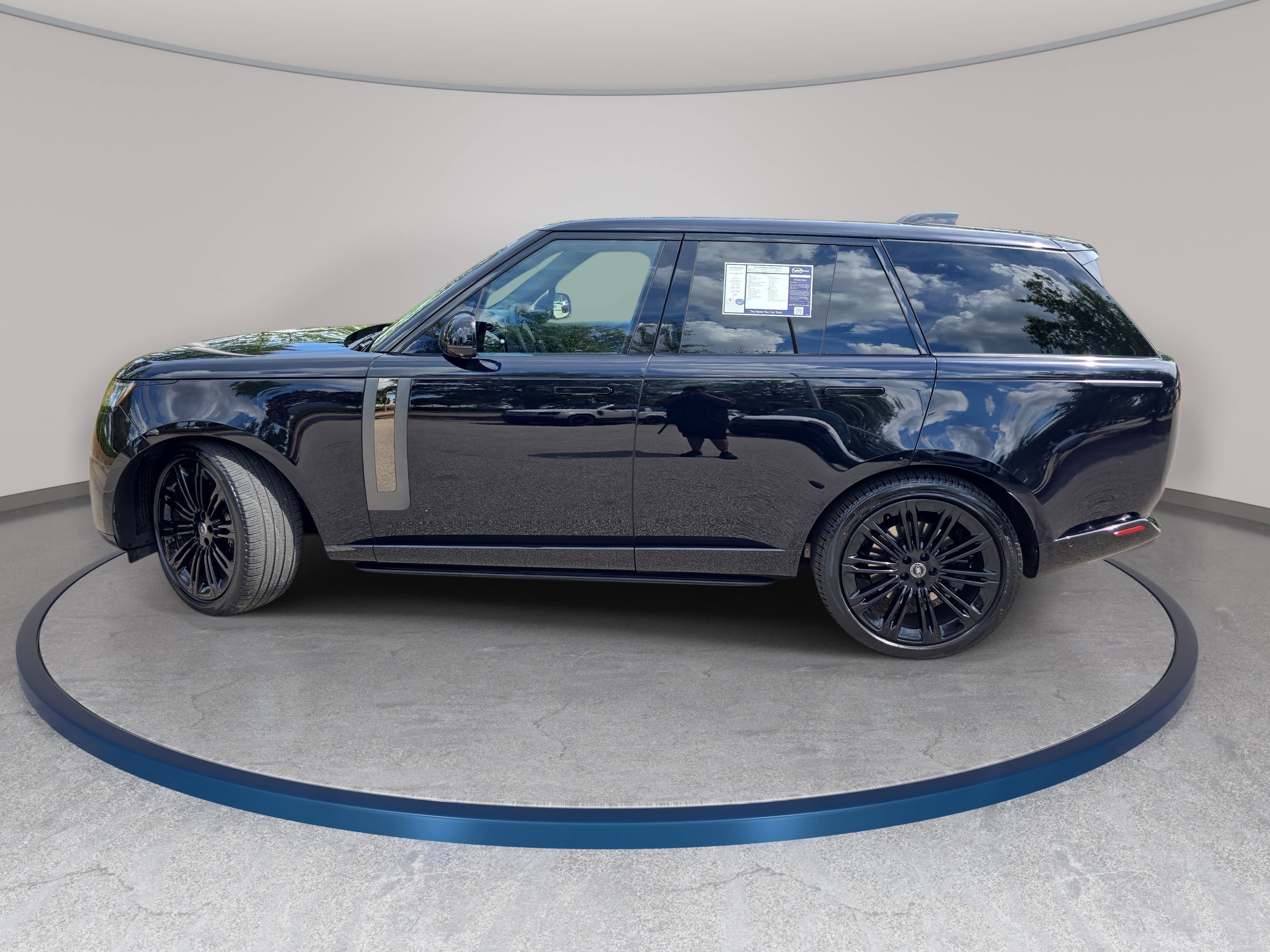 Used 2024 Land Rover Range Rover SV AWD/4WD image 8