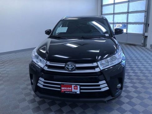 Used 2019 Toyota Highlander XLE AWD/4WD image 17