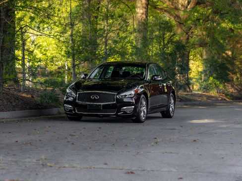 Used 2019 INFINITI Q70 Luxe RWD image 42