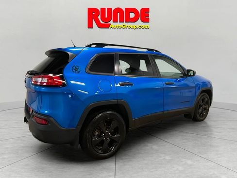 Used 2018 Jeep Cherokee Sport image 5