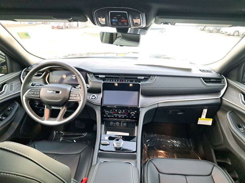 New 2025 Jeep Grand Cherokee L Limited w/ Luxury Tech Group II AWD/4WD image 18