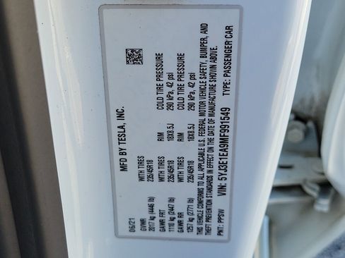 Used 2021 Tesla Model 3 Standard Range Plus image 29