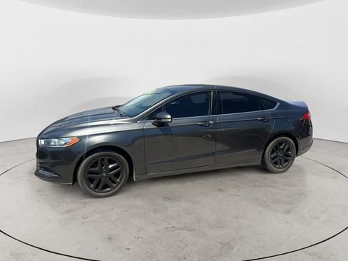 Used 2015 Ford Fusion SE FWD image 3