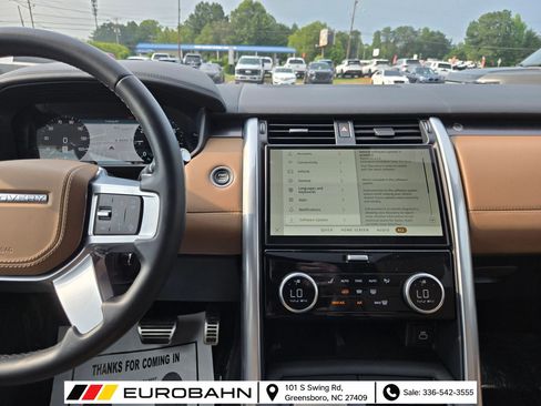 Used 2024 Land Rover Discovery Metropolitan Edition AWD/4WD image 15