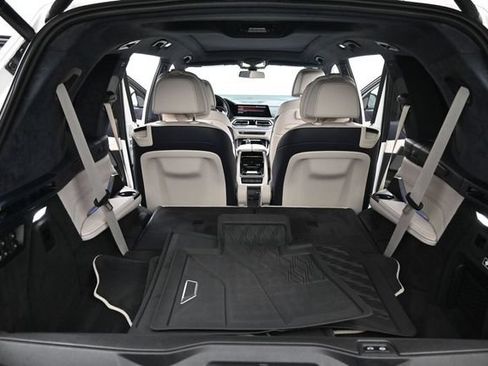 Used 2021 BMW X7 M50i w/ Dynamic Handling Package AWD/4WD image 19