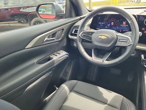Certified 2025 Chevrolet Traverse LT w/ Driver Confidence Package FWD image 13
