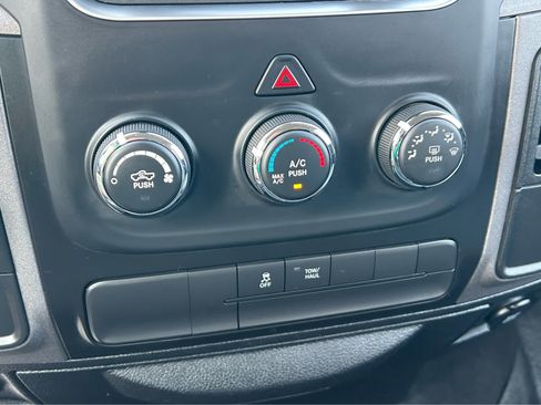 Used 2017 RAM 1500 Express RWD image 25