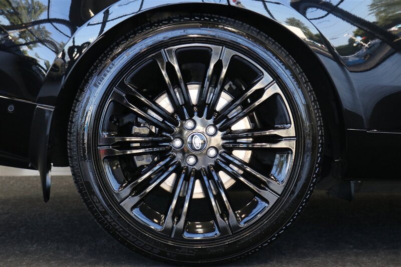 Used 2025 Land Rover Range Rover Long Wheelbase Autobiography AWD/4WD image 56