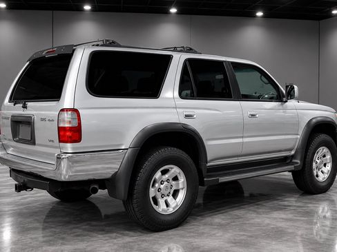 Used 1999 Toyota 4Runner SR5 AWD/4WD image 2