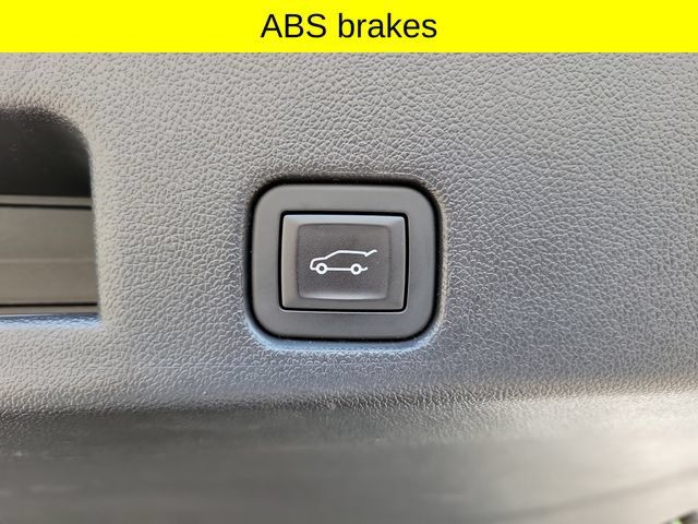 Used 2025 Chevrolet Traverse LT w/ Driver Confidence Package FWD image 29