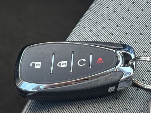 Used 2025 Chevrolet Trax LT w/ LT Convenience Package image 22