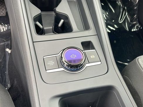Certified 2025 Volkswagen Tiguan S FWD image 22