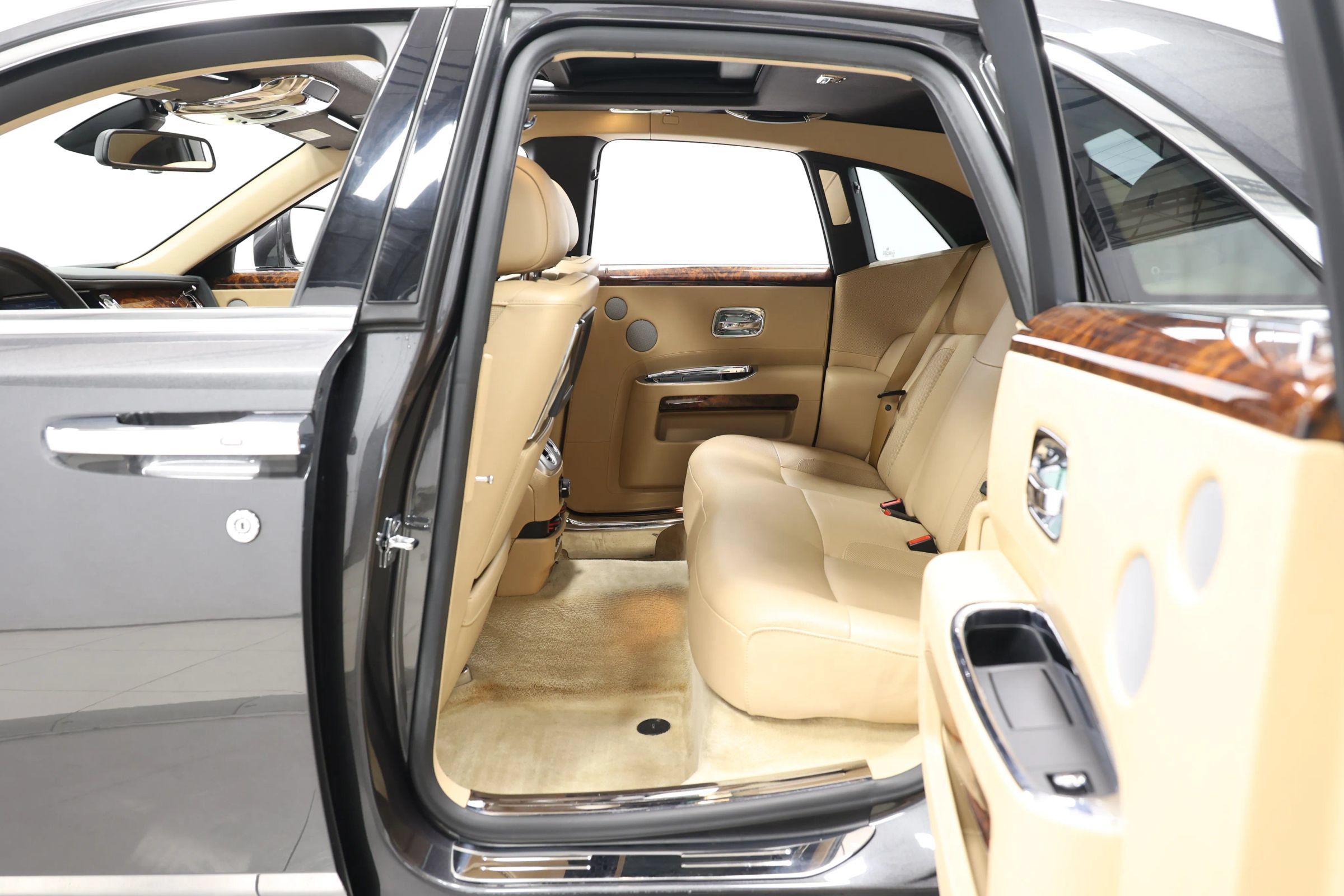 Used 2011 Rolls-Royce Ghost RWD image 55