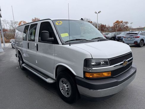 Used 2024 Chevrolet Express 2500 w/ Driver Convenience Package image 7