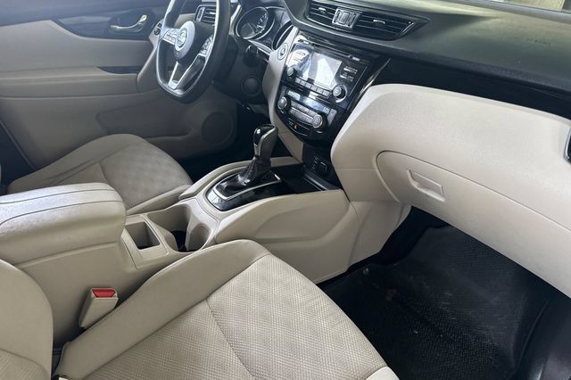Used 2018 Nissan Rogue Sport SV FWD image 17