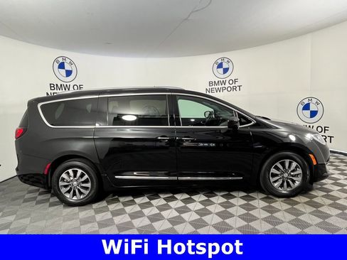 Used 2019 Chrysler Pacifica Touring-L image 9