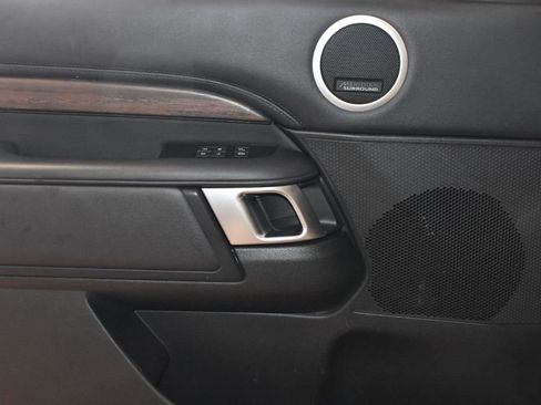 Used 2020 Land Rover Discovery HSE Luxury image 16