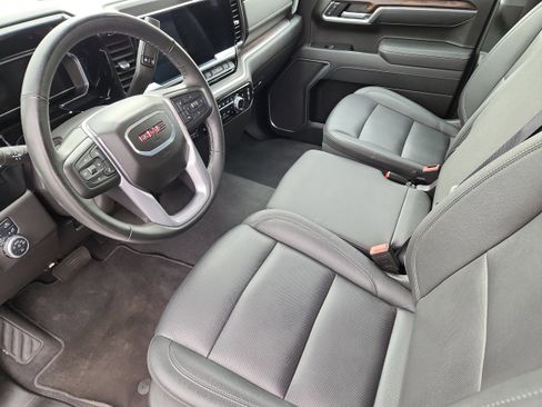 Used 2025 GMC Sierra 1500 SLT image 9
