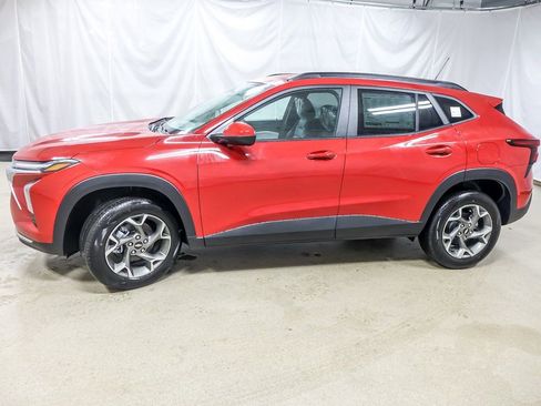 New 2026 Chevrolet Trax LT w/ Driver Confidence Package FWD image 5