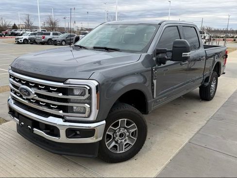 Used 2024 Ford F250 Lariat AWD/4WD image 3