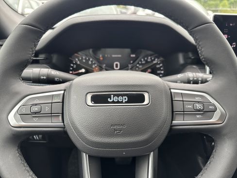Used 2026 Jeep Compass Latitude AWD/4WD image 5