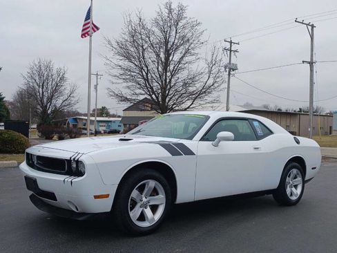 Used 2010 Dodge Challenger SE image 1