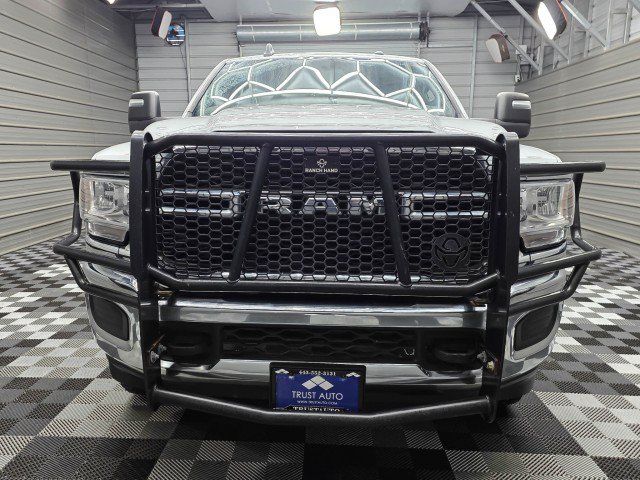 Used 2024 RAM 3500 Tradesman w/ Chrome Appearance Group AWD/4WD image 4