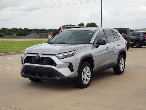 Used 2023 Toyota RAV4 XSE AWD/4WD image 2