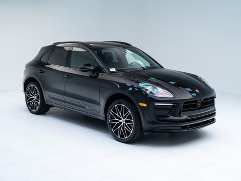 Certified 2026 Porsche Macan AWD/4WD image 7
