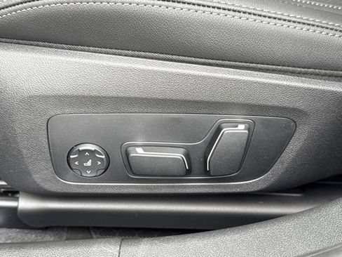 New 2026 BMW 330i Sedan w/ Convenience Package RWD image 18