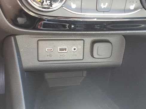 Used 2022 Buick Encore GX Select w/ Sport Touring Package FWD image 30