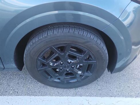 Used 2025 Kia Carnival SX Prestige FWD image 2