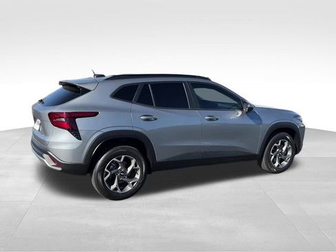 Certified 2025 Chevrolet Trax LT FWD image 7