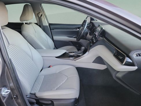 Used 2023 Toyota Camry SE image 7