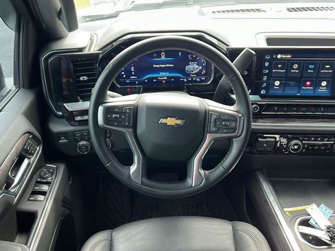 Used 2025 Chevrolet Silverado 2500 LTZ w/ LTZ Convenience Package AWD/4WD image 9