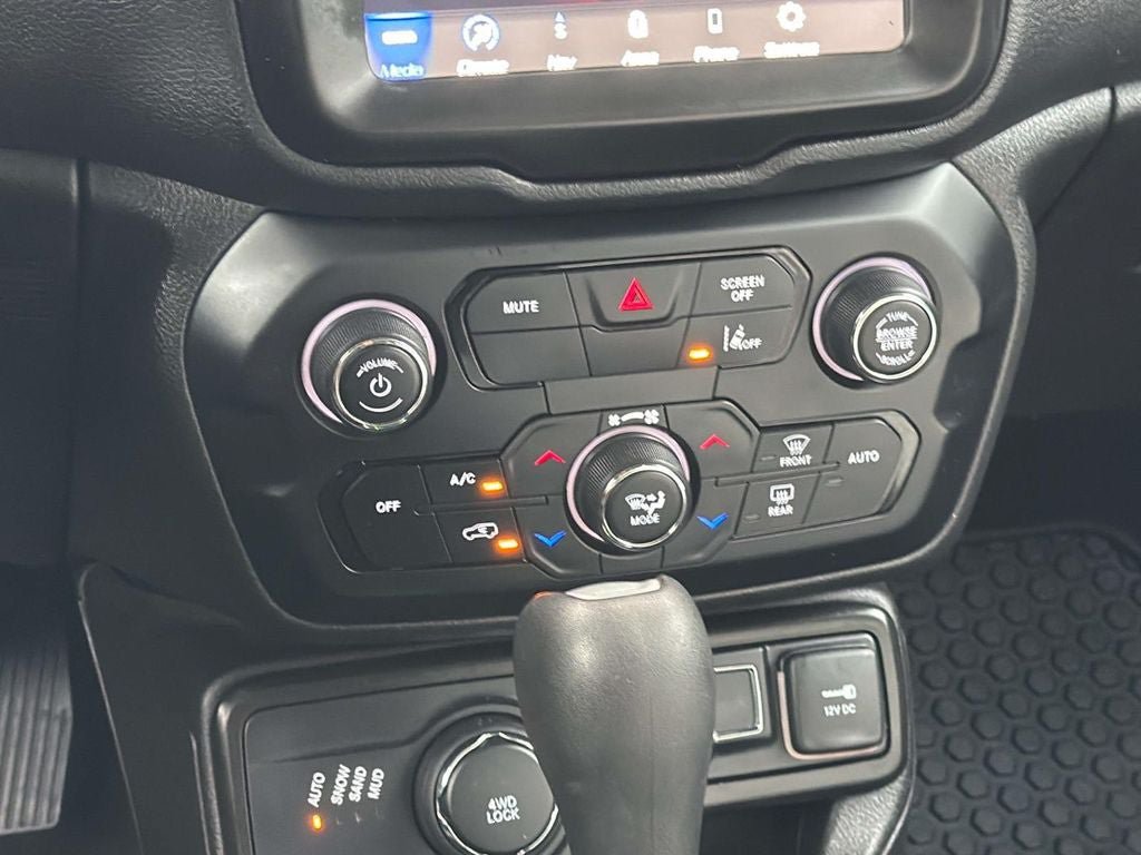 Used 2023 Jeep Renegade Latitude AWD/4WD image 15