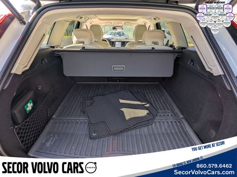 Certified 2024 Volvo XC60 T8 Plus w/ Protection Package Premier image 20