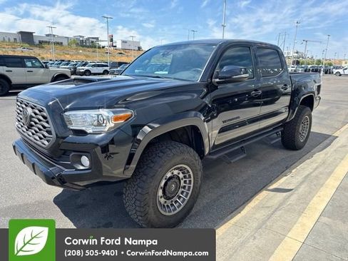 Used 2021 Toyota Tacoma TRD Sport w/ Technology Package AWD/4WD image 3
