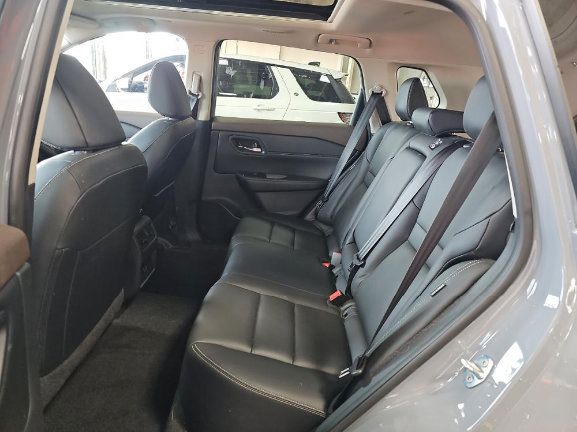 Used 2023 Nissan Rogue SL AWD/4WD image 13