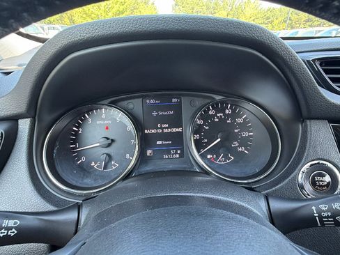 Used 2019 Nissan Rogue SV AWD/4WD image 26