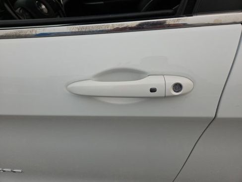 Used 2019 Jeep Cherokee Limited AWD/4WD image 36