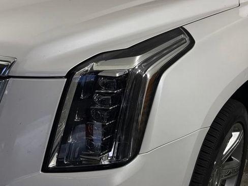 Used 2020 Cadillac Escalade ESV Premium Luxury AWD/4WD image 12