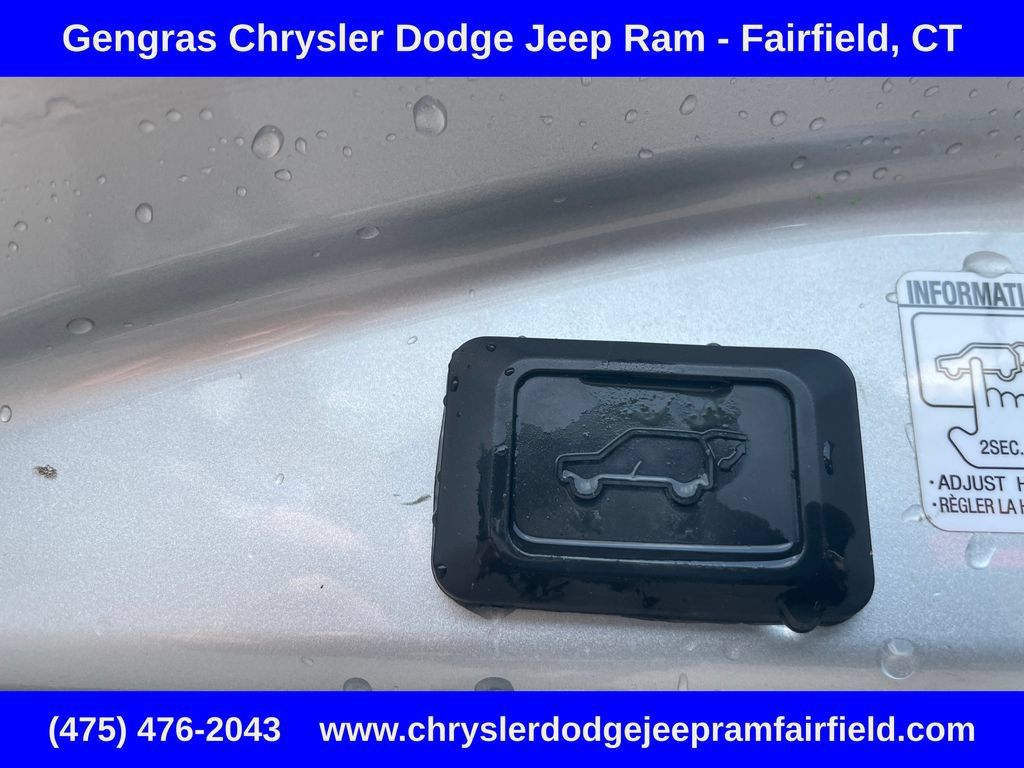 Used 2015 Toyota RAV4 Limited AWD/4WD image 33