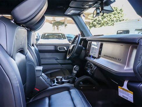 New 2025 Ford Bronco Outer Banks w/ Sasquatch Package image 17